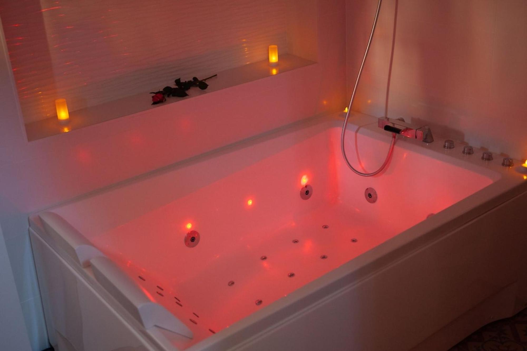Dark Room Perpignan Aux 50 Nuances Jacuzzi Prive Villeneuve-de-la-Raho Ngoại thất bức ảnh